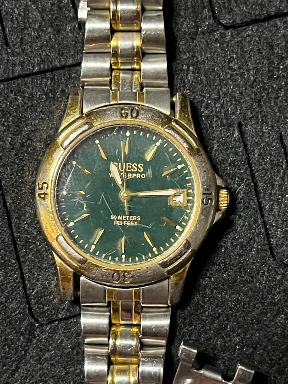 Guess women watch